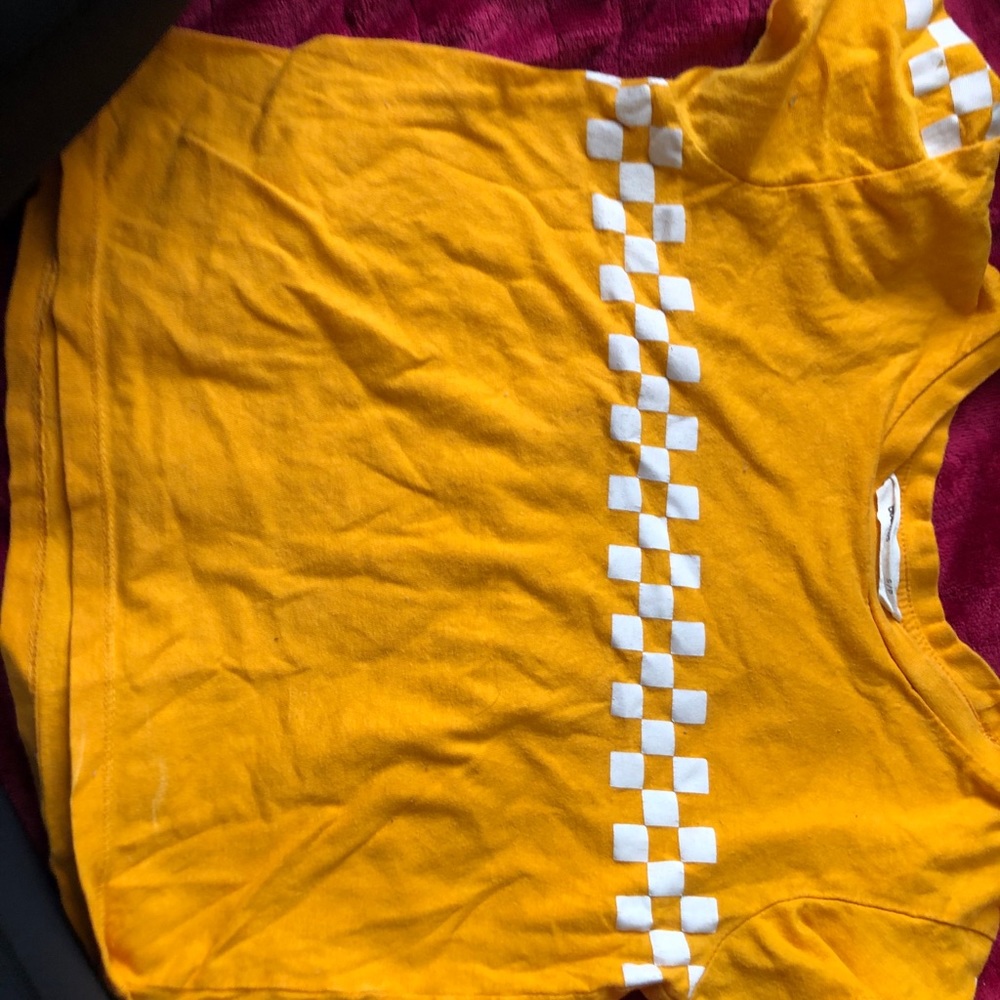 checkered print yellow cropped tee
